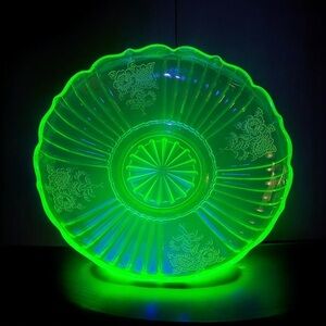 Hocking Glass, shallow bowl,Mayfield Rose,uranium glass, no chips or cracks